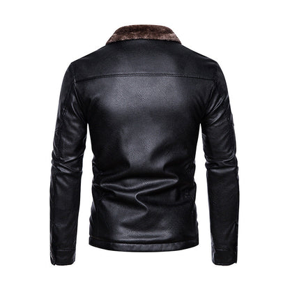 Giacca in pelle nera da uomo con colletto in pelliccia sintetica, vista posteriore. Moda invernale, abbigliamento casual elegante.