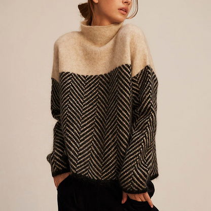 Maglione donna in lana a righe chevron, colori beige e nero, design moderno, moda autunno inverno, abbigliamento casual elegante.