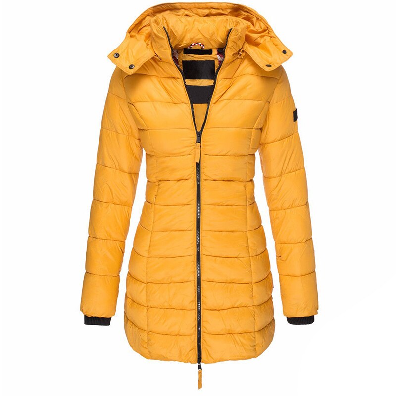Giacca invernale donna gialla con cappuccio, imbottita e trapuntata, chiusura a zip, ideale per moda autunno inverno.