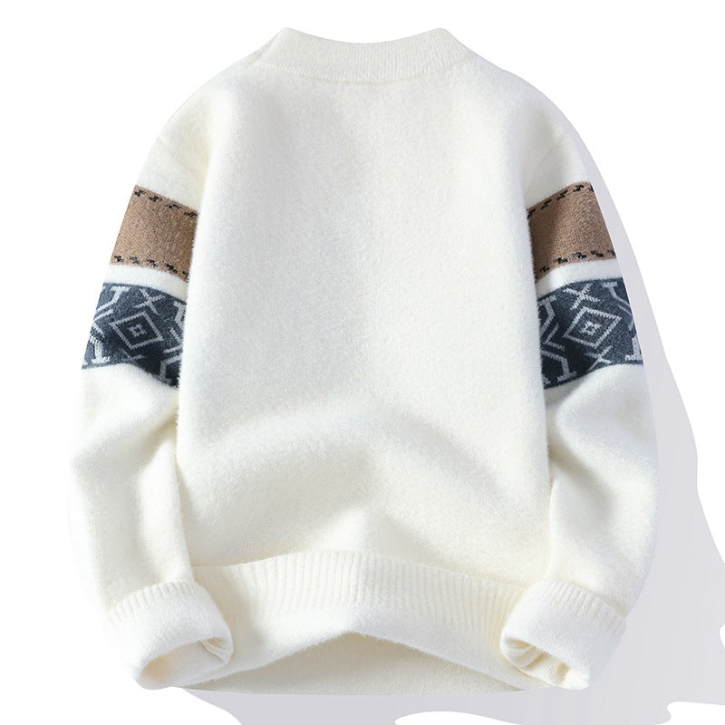 Maglione bianco invernale con motivo geometrico sulle maniche, design casual, tessuto morbido e caldo, ideale per moda uomo autunno-inverno.