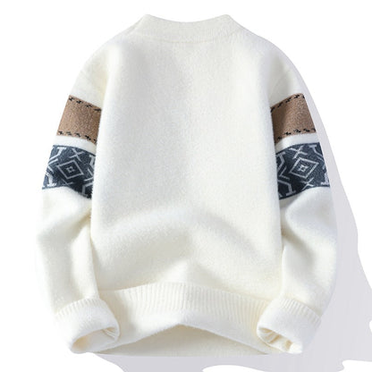 Maglione bianco invernale con motivo geometrico sulle maniche, design casual, tessuto morbido e caldo, ideale per moda uomo autunno-inverno.