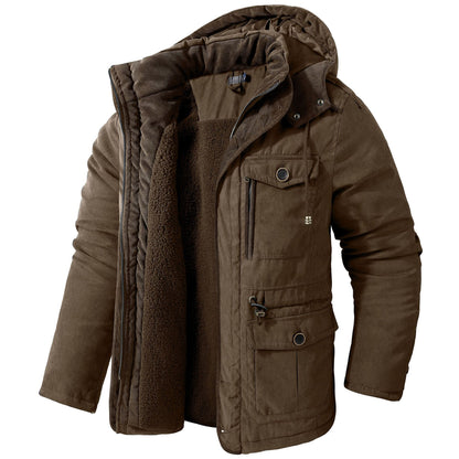 Giacca invernale marrone da uomo con cappuccio, imbottitura in pile, tasche multiple e chiusura a zip. Ideale per climi freddi e attività all'aperto.