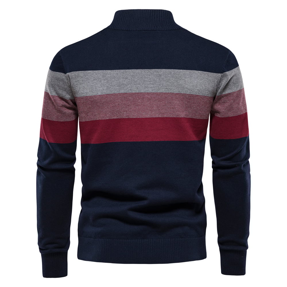 Maglione uomo a righe orizzontali blu, grigie e rosse, collo alto, maniche lunghe, stile casual, moda autunno inverno.