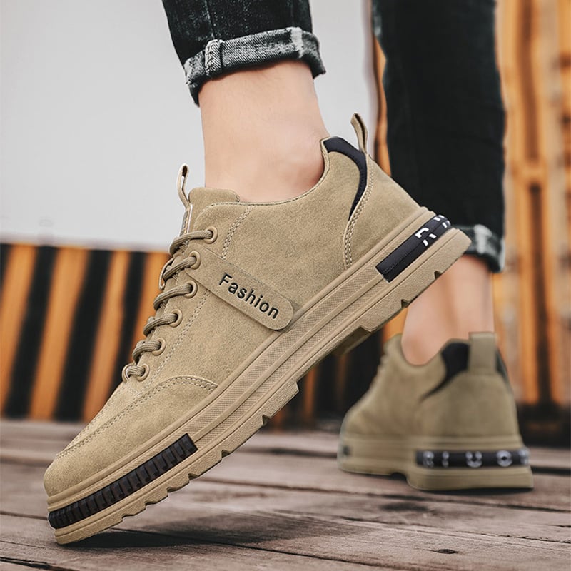 Herresneakers med snørebånd, lavt snit, rund tå og flad sål