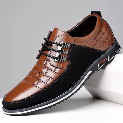 Scarpa da uomo elegante in pelle marrone e tessuto nero, design moderno con suola antiscivolo, ideale per abbigliamento formale e casual.