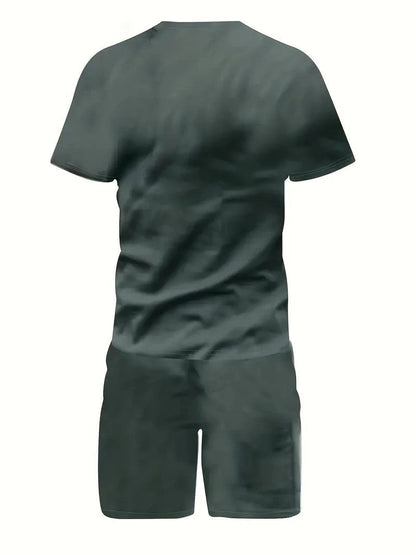 Completo sportivo uomo verde scuro, t-shirt e pantaloncini, abbigliamento casual estivo, moda maschile, tessuto leggero e traspirante.