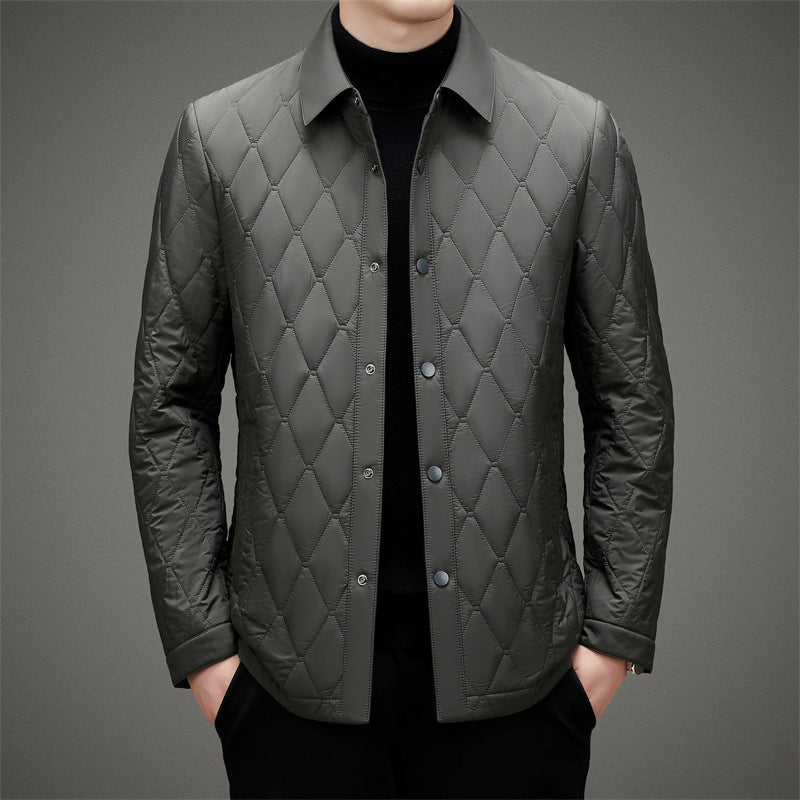 Giacca trapuntata uomo, colore grigio scuro, design elegante e moderno, perfetta per l'autunno e l'inverno, moda maschile casual chic.