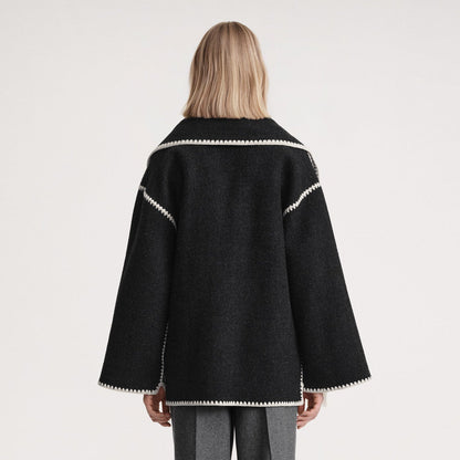 Cappotto Lungo Invernale da Donna con Sciarpa Integrata e Chiusura a Bottoni