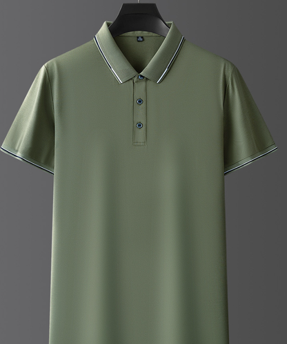 Polo verde oliva da uomo, maniche corte, colletto classico, bottoni frontali, tessuto leggero, ideale per look casual ed eleganti.