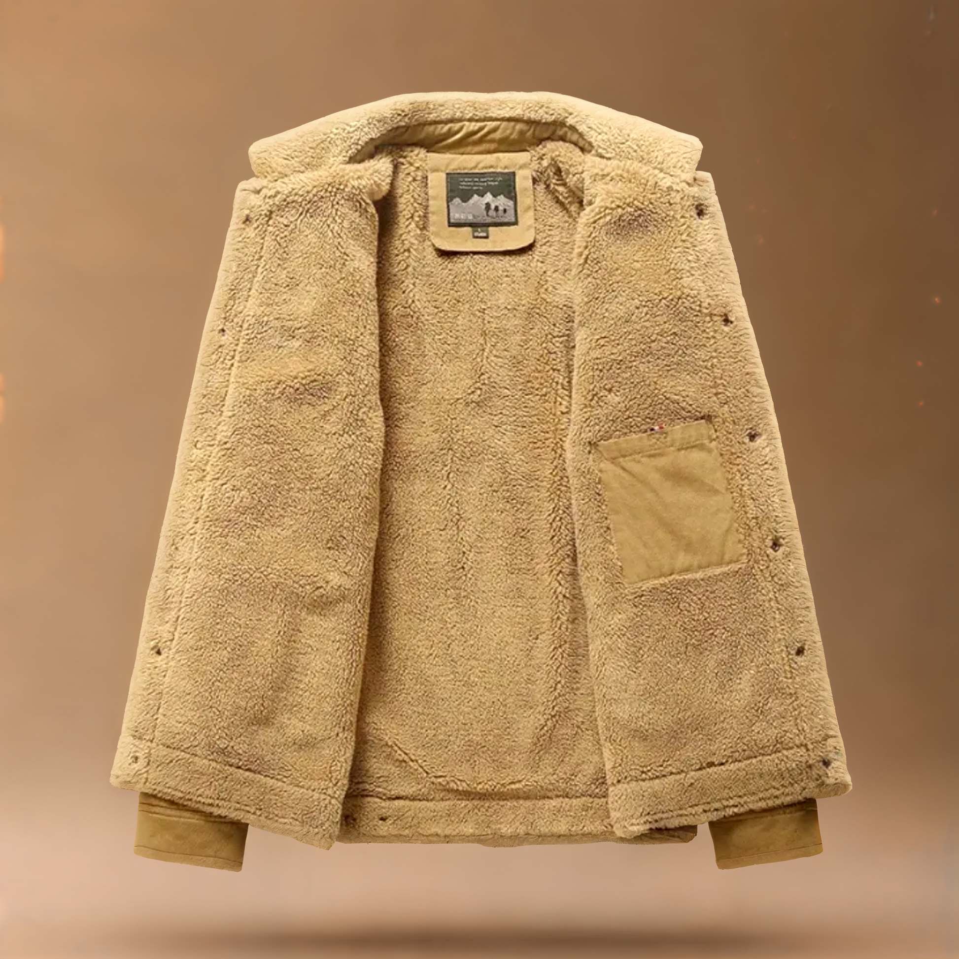 Giacca invernale beige in pelliccia sintetica, aperta, con tasca interna. Moda uomo, abbigliamento caldo, stile casual.