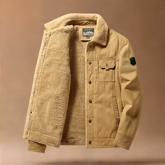 Giacca invernale da uomo beige con fodera in pelliccia sintetica, tasca frontale con patta, colletto in sherpa, ideale per look casual e caldi.