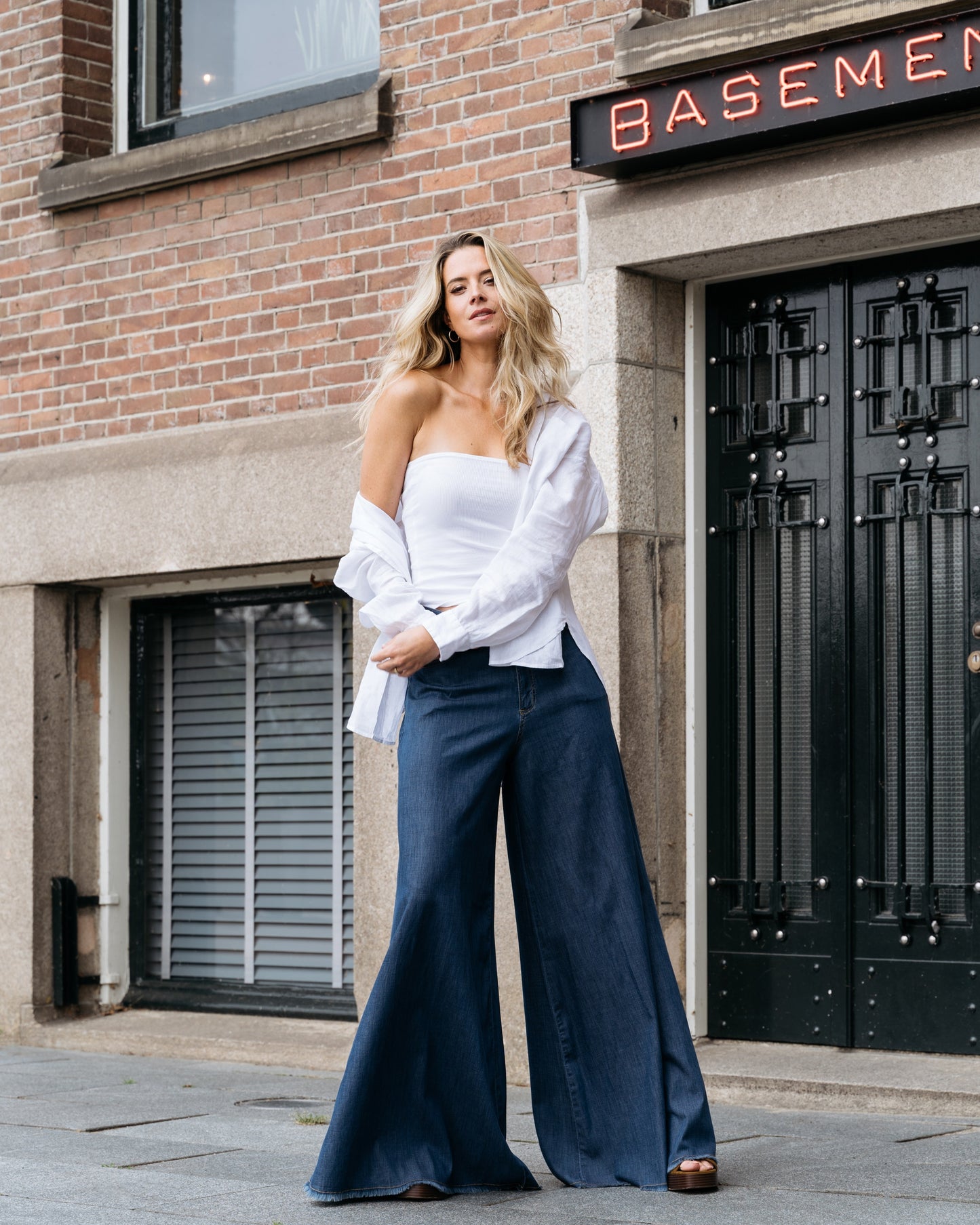 Jeans da Donna a 5 Tasche con Gamba Larga e Orlo Frangiato