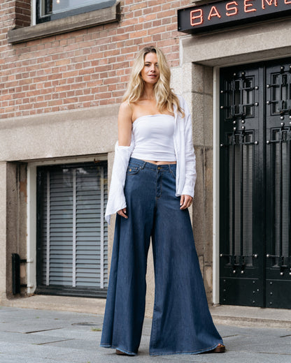 Jeans da Donna a 5 Tasche con Gamba Larga e Orlo Frangiato