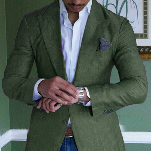 Uomo in giacca verde elegante, camicia bianca, orologio da polso, fazzoletto da taschino grigio. Moda maschile, abbigliamento formale.