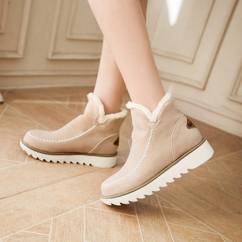 Stivaletti beige invernali da donna con fodera in pelliccia sintetica, suola antiscivolo bianca, design moderno e confortevole, moda calzature.