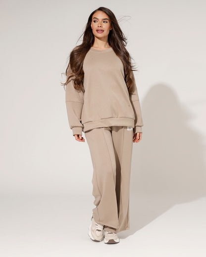 Komplet loungewear til kvinder med bred sweater og bukser med vide ben