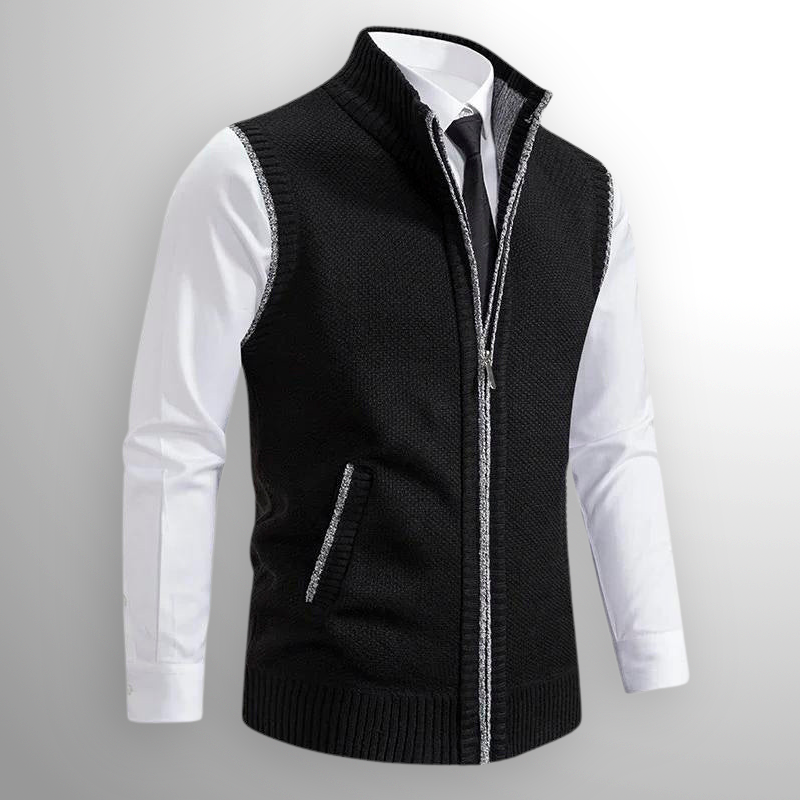 Gilet nero elegante con zip, indossato sopra camicia bianca e cravatta nera. Moda uomo, abbigliamento formale, stile moderno.