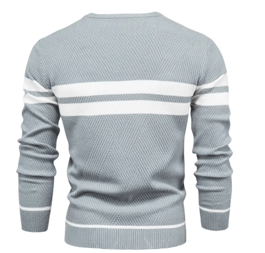 Maglione uomo grigio chiaro con righe bianche, design a maglia intrecciata, maniche lunghe, stile casual elegante, moda autunno inverno.