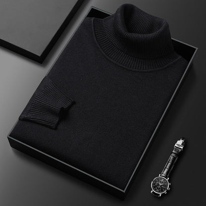 Maglione dolcevita nero elegante in scatola regalo su sfondo nero, accanto a orologio da polso di lusso. Moda uomo, abbigliamento invernale.